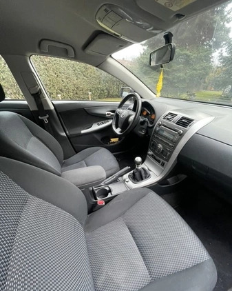 Toyota Corolla cena 25900 przebieg: 226000, rok produkcji 2011 z Wrocław małe 154